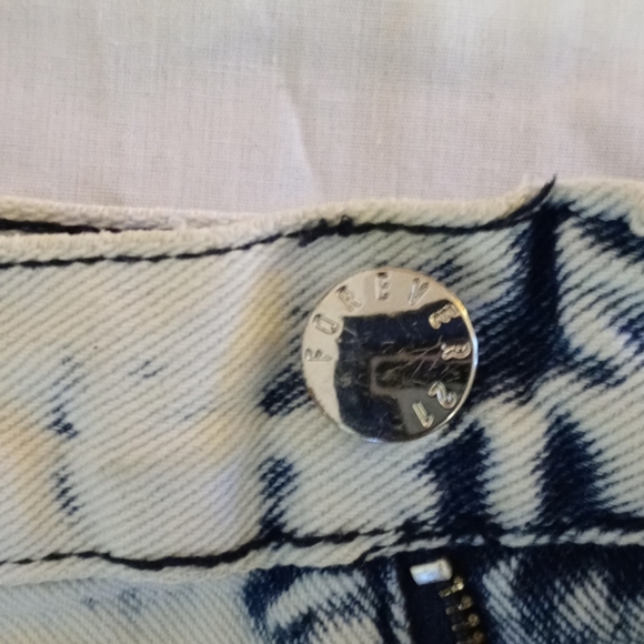 Womans shorts - Picture 3 of 7